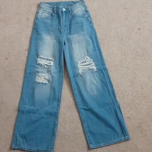Distressed baggy jeans